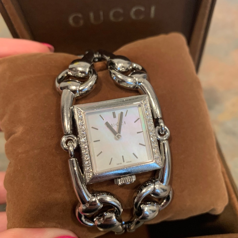 GUCCI Signoria Diamond Horsebit Mother of Pearl Women's Watch YA116307